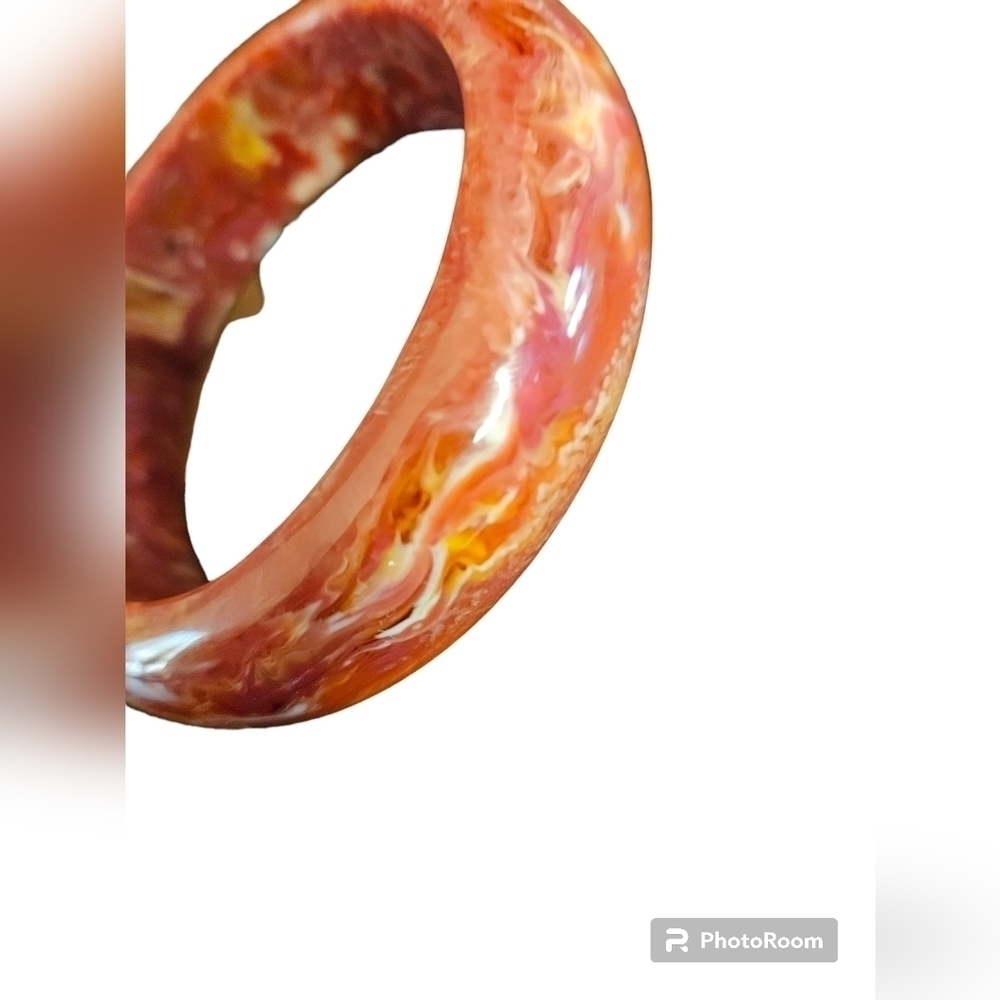 Vintage Plastic bracelet 1970s 1980s marbled effects.